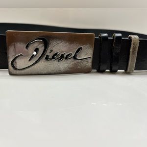 DIESEL women’s black leather belt.